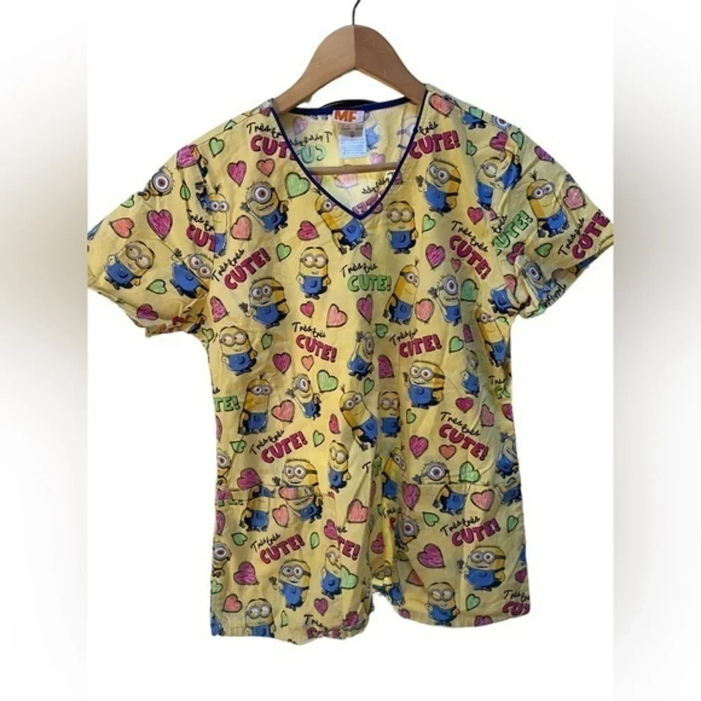 Despicable Me women’s minions heart yellow cotton scrub top M nurse kids - Picture 1 of 6